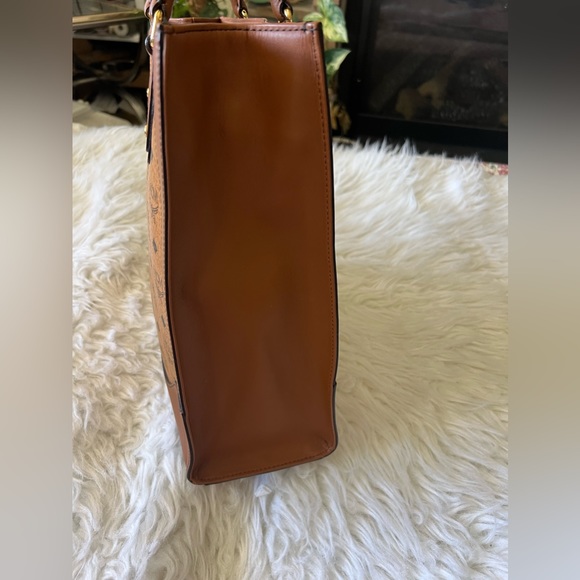 NWOT MCM AREN SAC BOOK TOTE - Picture 4 of 15